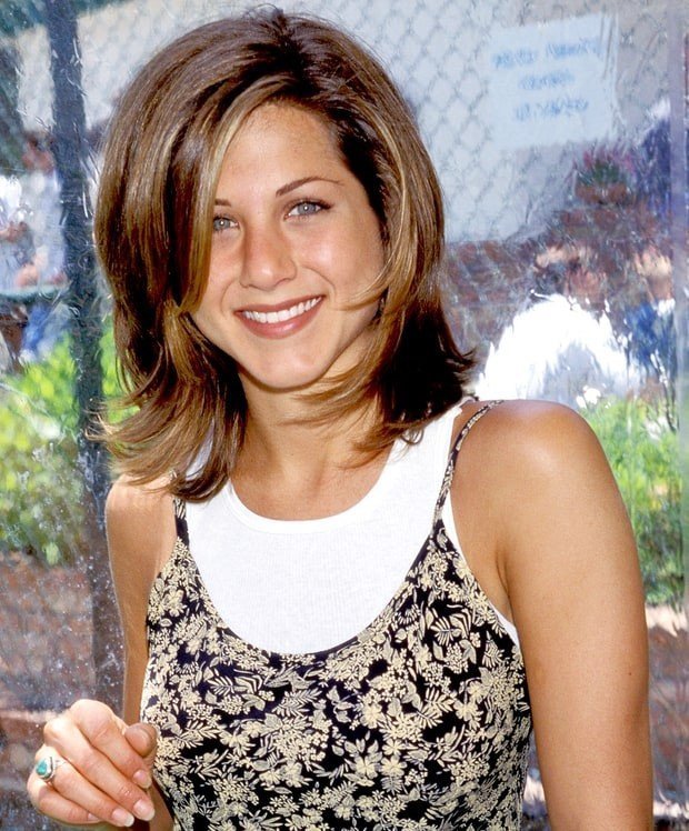jennifer-aniston-90s-zoom-d4bbcd7b-f451-4c16-b67f-ec975a36a452