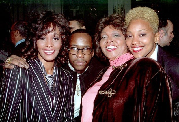 whitney-houston-bobby-brown-cissy-houston-and-robin-crawford-zoom-d8eda2e5-2184-43ae-9657-15fb21c334cb
