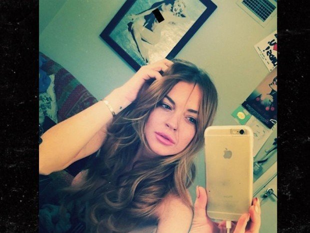 0726-lindsay-lohan-pegasus-street-art-naked-7