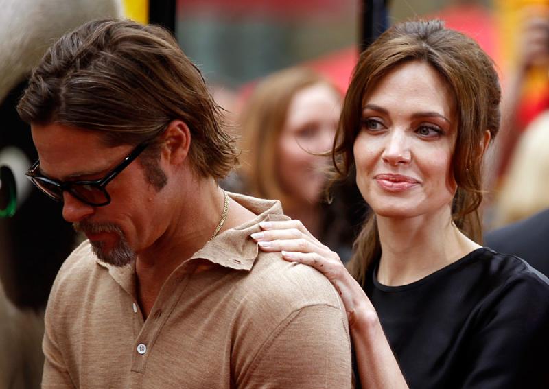 Анджелина Джоли и Брэд Питт, чтобы спасти брак, приняли решение усыновить седьмого ребенка