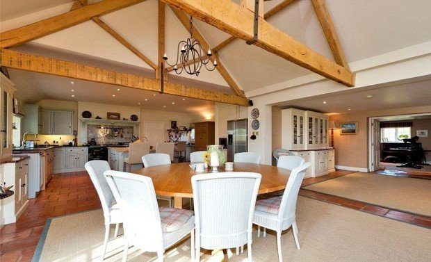 37E6B59100000578-0-image-a-91_1473003469167