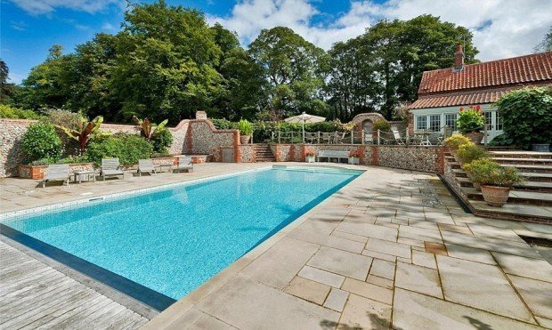 37E6B67000000578-0-image-a-70_1473003151982