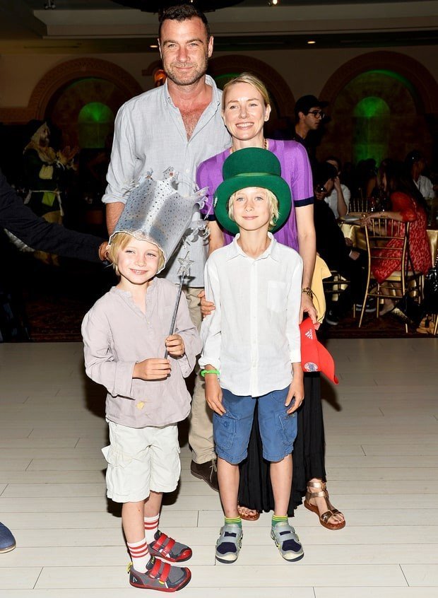 467929892_liev-schreiber-naomi-watts-samuel-sasha-zoom-d9b78369-d4d2-4fc4-a0cb-7dfc0648d27b