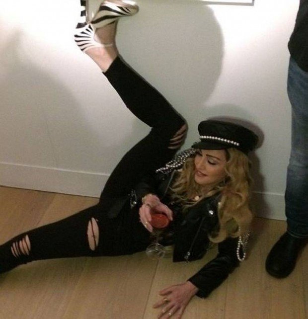 Мадонна превратила фотовыставку в свое скандальное выступление