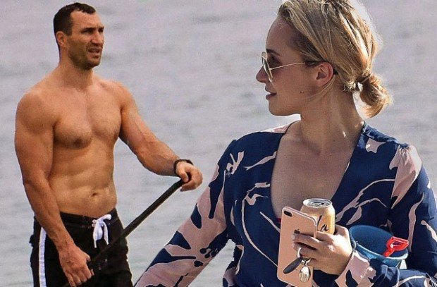 hayden-panettiere-rehab-post-partum-depression-fiance-daughter-beach-pics-4