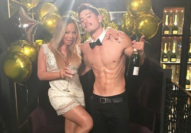 mariah-carey-and-bryan-tanaka-pictured-kissing-and-snuggling-during-beach-outing-in-hawaii