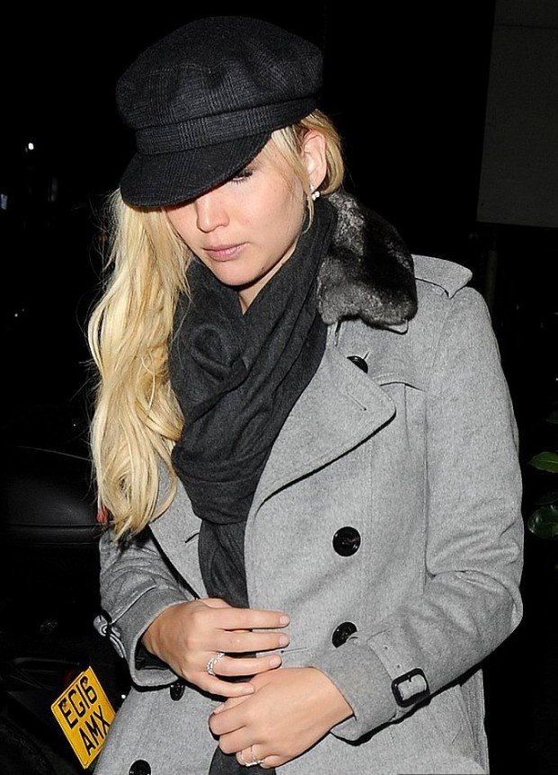 news-00103277-jennifer-lawrence-ring-01