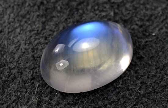 Лунный камень