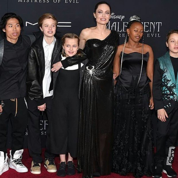 Анджелина Джоли с детьми на премьере фильма «Малифесента -2»