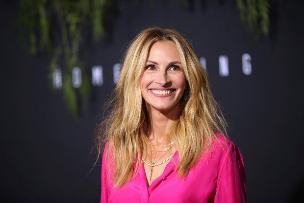 Mandatory Credit: Photo by Danny Moloshok/Invision/AP/REX/Shutterstock (9943872db) Julia Roberts arrives at the Los Angeles premiere of Amazon Studios' "Homecoming", in Los Angeles, CA LA Premiere of "Homecoming", Los Angeles, USA - 24 Oct 2018