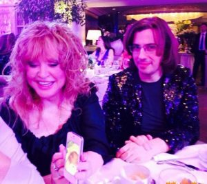 sharliz_teron_f945ecc5_11