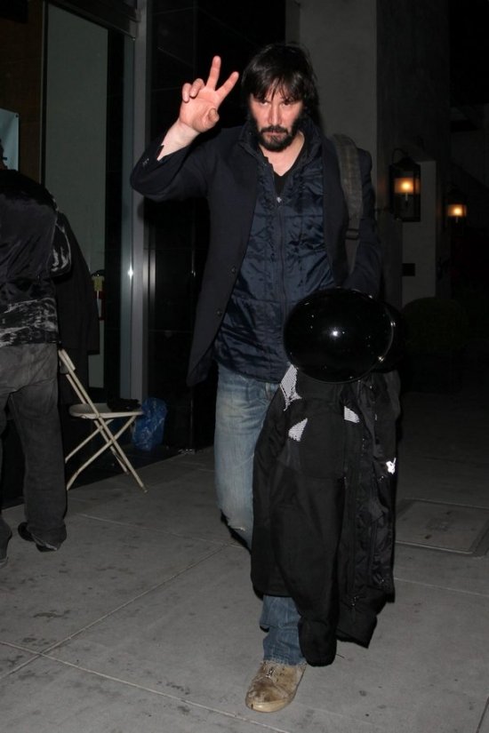 Киану Ривз и его байк снова попались