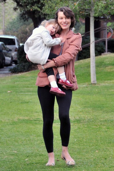 http://www.starslife.ru/images/content_images/milla_jovovich_3ec680f4.jpg