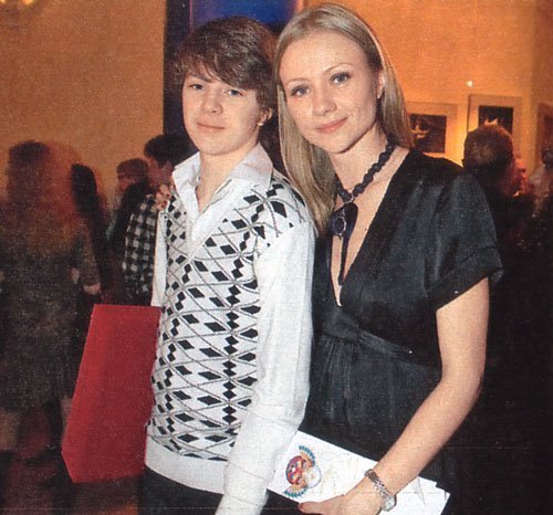 http://www.starslife.ru/images/main_post_images/_f10fc3ea.jpg