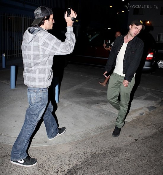 http://www.starslife.ru/images/main_post_images/robert_pattinson_0aaef523.jpg