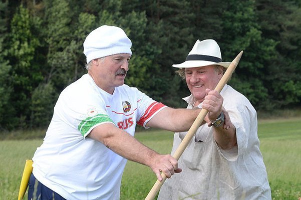 http://www.starslife.ru/wp-content/uploads/2015/07/20150723_lukashenko_3.jpg