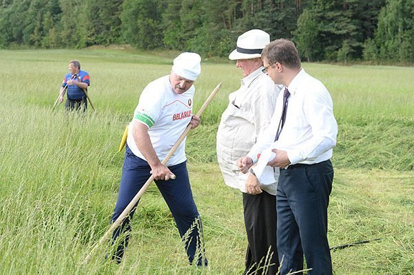 http://www.starslife.ru/wp-content/uploads/2015/07/20150723_lukashenko_4.jpg