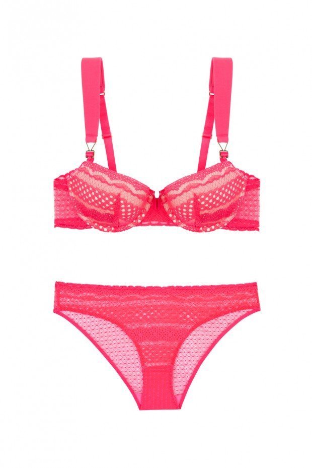 http://www.starslife.ru/wp-content/uploads/2015/09/stella-mccartney-breast-cancer-awareness-090915-02-620x929.jpg