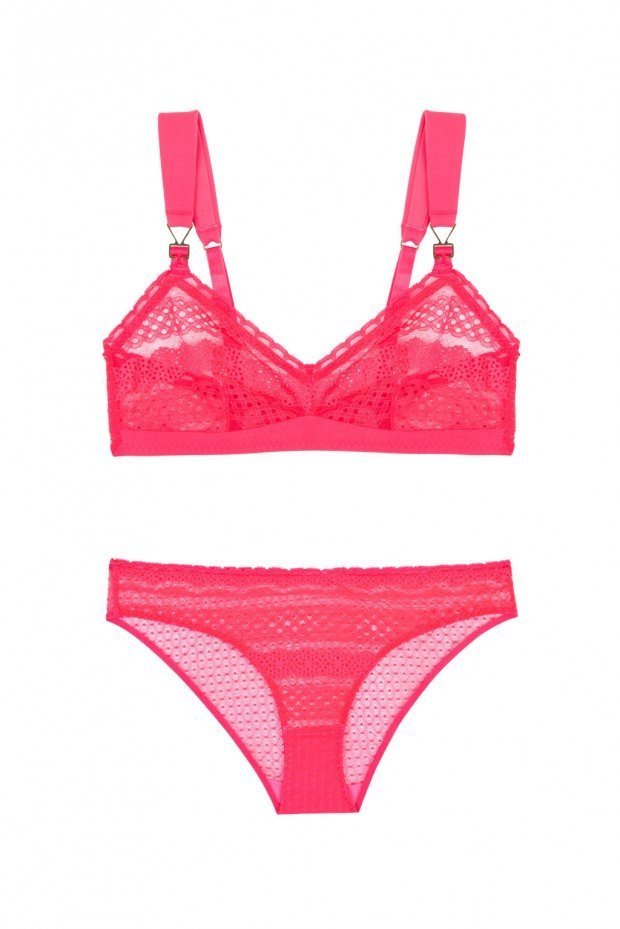 http://www.starslife.ru/wp-content/uploads/2015/09/stella-mccartney-breast-cancer-awareness-090915-03-620x929.jpg