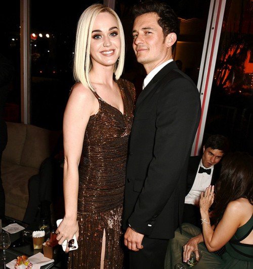 BEVERLY HILLS, CA - FEBRUARY 26: Singer Katy Perry (L) and actor Orlando Bloom attend the 2017 Vanity Fair Oscar Party hosted by Graydon Carter at Wallis Annenberg Center for the Performing Arts on February 26, 2017 in Beverly Hills, California.  (Photo by Dave M. Benett/VF17/WireImage) 