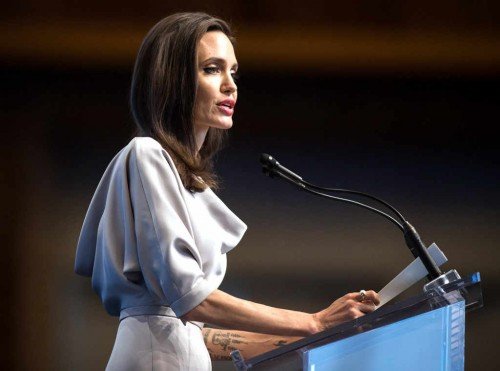 rs_1024x759-171115181937-1024.Angelina-Jolie-Vancouver.ms.111517[1]
