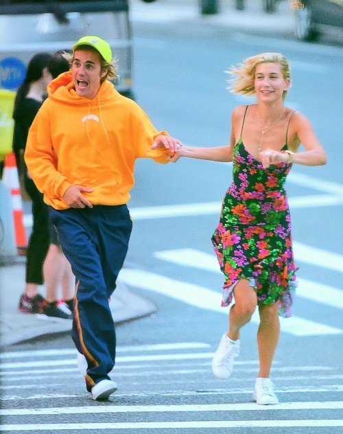 Justin Bieber And Hailey Baldwin Look Loved Up As They Hold Hands Running Across The Street In New York