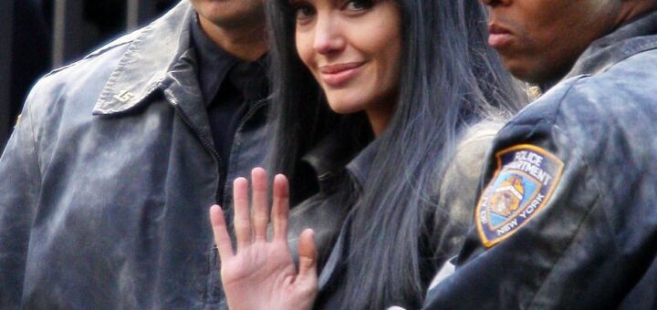 Анджелина Джоли