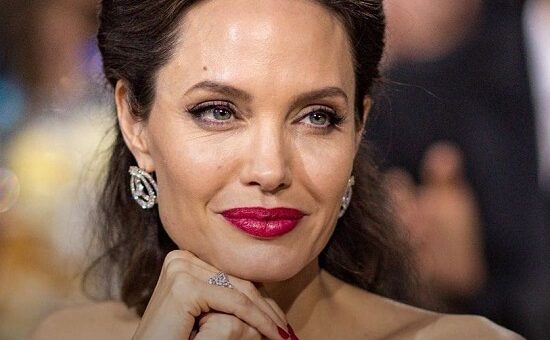 Анджелина Джоли