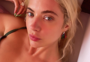 Эшли Бенсон