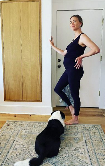 Ивон Страховски