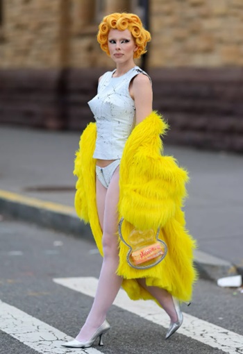 Джулия Фокс