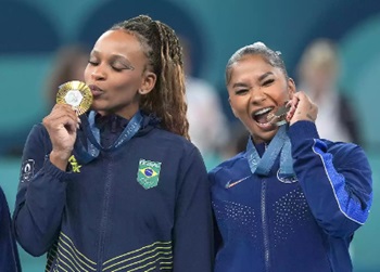 Джордан Чайлз, Ребека Андраде