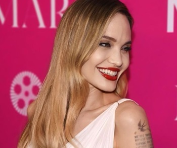 Анджелина Джоли