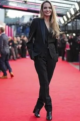 Анджелина Джоли