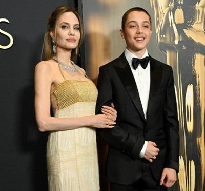 Анджелина Джоли