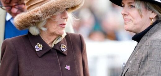 Королева Камилла с дочерью