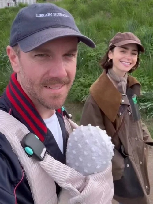 Лили Коллинз