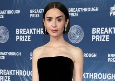 Лили Коллинз