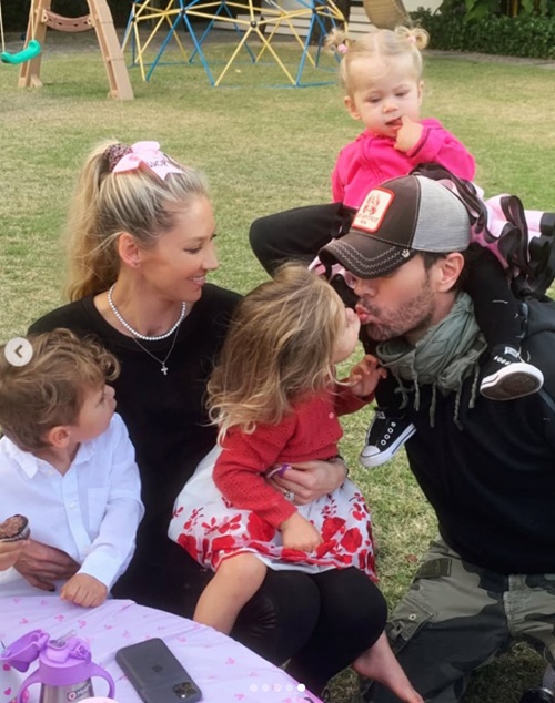 Анна Курникова, ребенок, Энрике Иглесиас