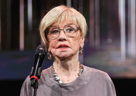 Вера Алентова