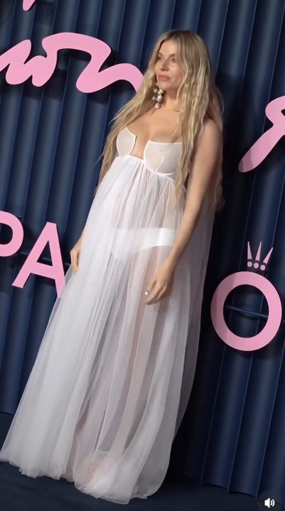 Сиенна Миллер