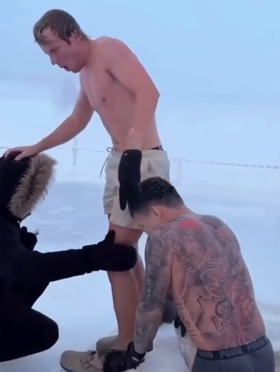 прорубь, лед, ледяная вода