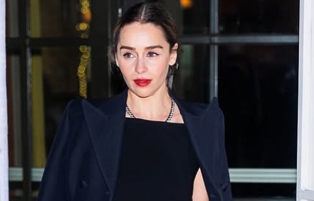 Эмилия Кларк сломала ребро во время съемок нового сериала