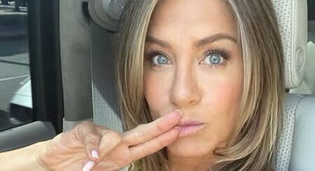 Дженнифер Энистон