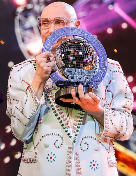 Shura Medvedev, Шура, певец